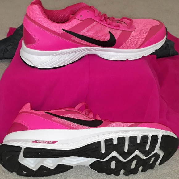 hot pink nike air